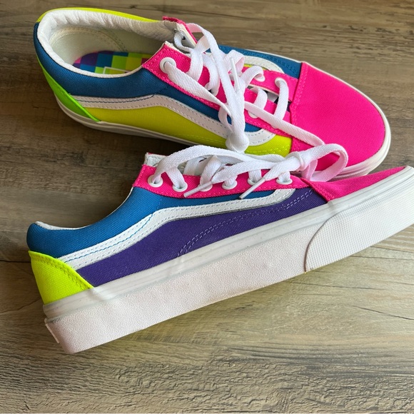 Vans - Picture 2 of 8